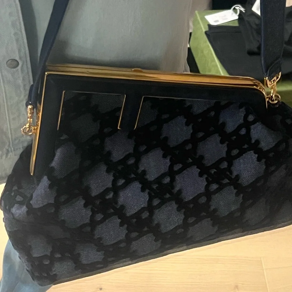 Fendi First Medium
Blue denim bag - Picture 9 of 15